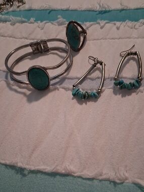 Turquoise Stone Bracelet, Ring & Earrings Set - Costume Jewelry